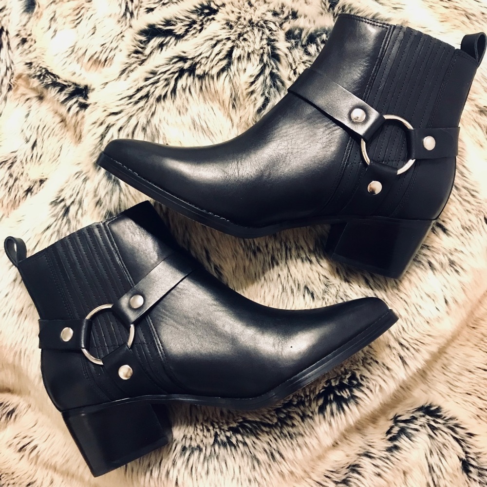 *SOLD* Steve Madden “Powerful” Boots